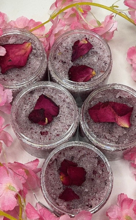 🌹 Rose Petals Handmade Scrub
Exfoliating • Hydrating • Brightening✨